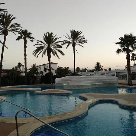 Apartment Parchis Con Piscina