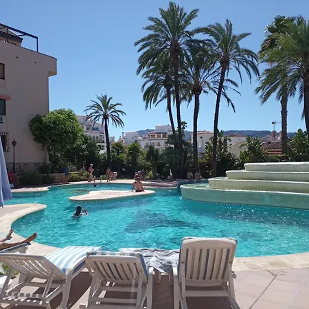 Parchis Con Piscina Apartment
